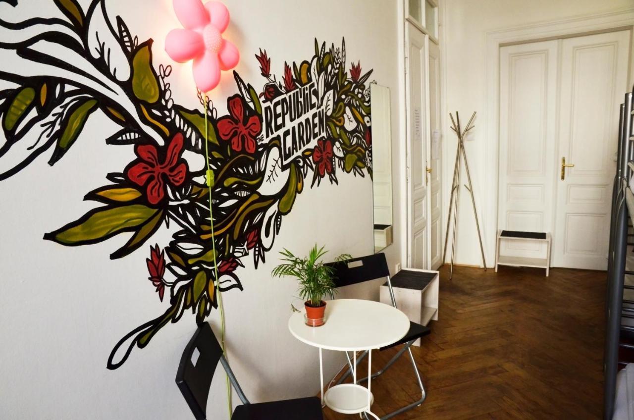 Hostel The Republic Garden Prag